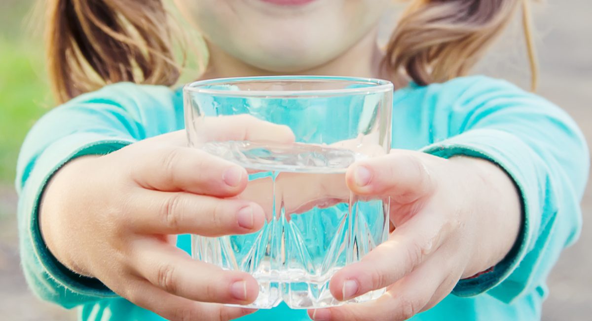 Beber (más) agua hace que quemes (más) calorías